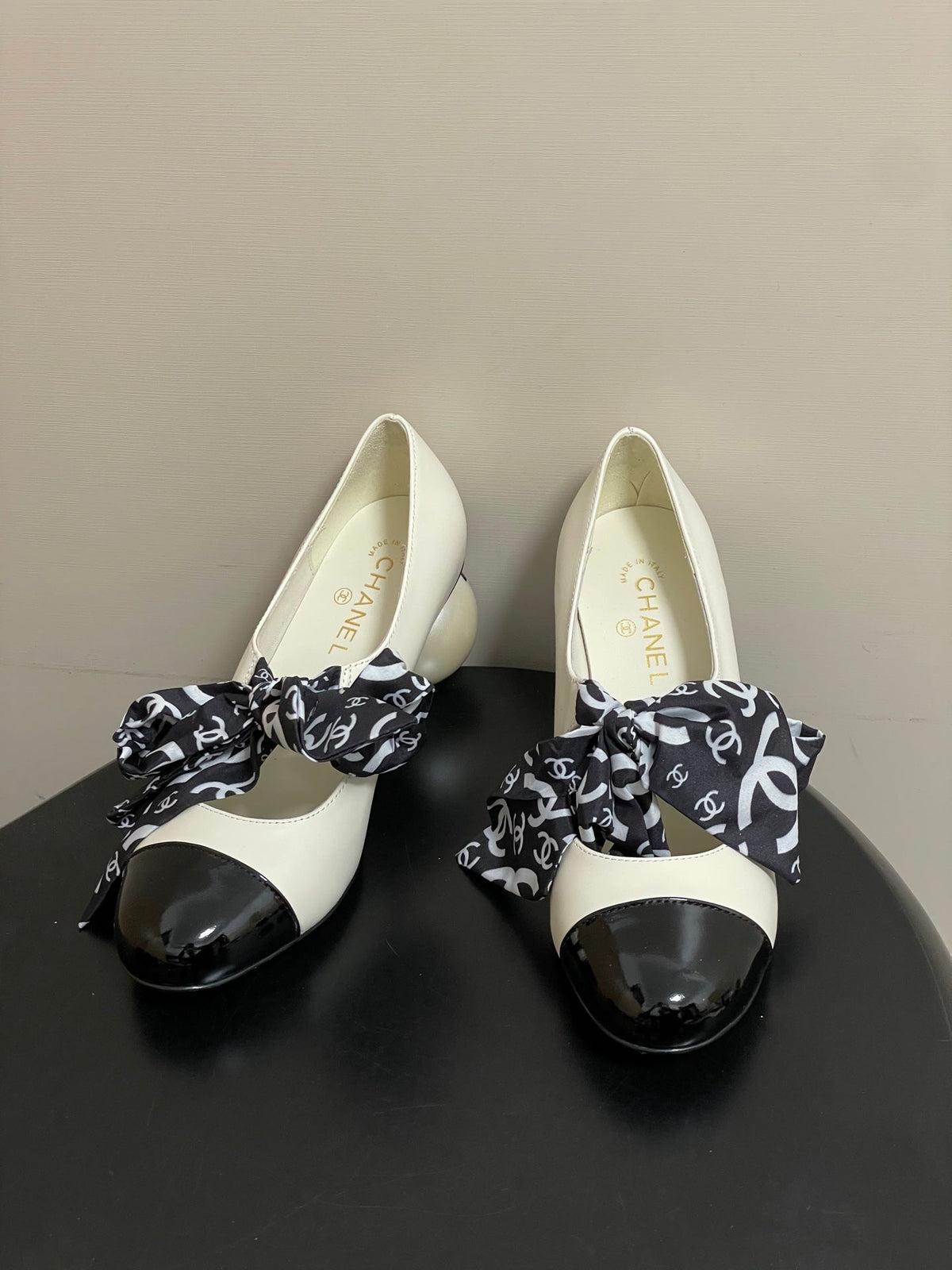 CC 26 Double C Pearl Heel Pump With Silk Ribbon White Sheepskin 593157