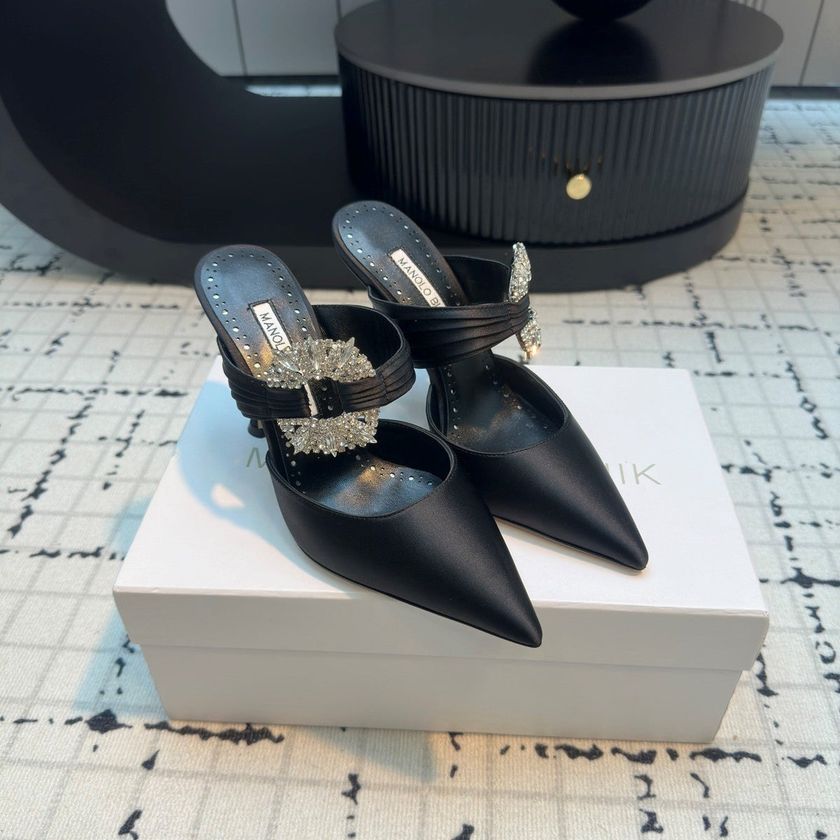 Manolo Satin Maidugura Mules 90mm Black Satin