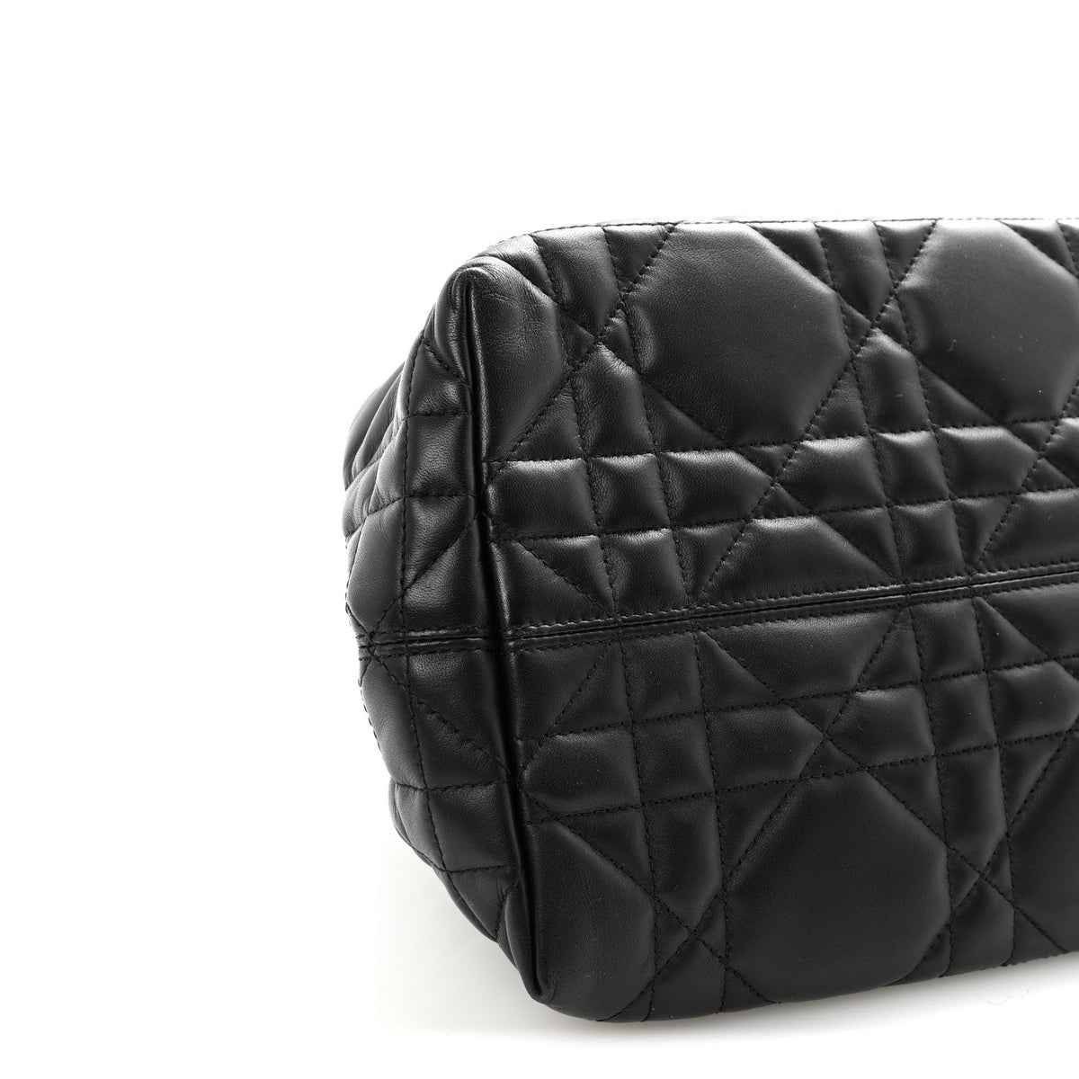 Calfskin Macrocannage Medium Toujours Black