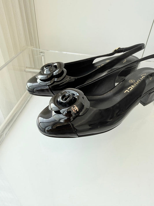 Chanel 26 Camellia High Heels 35 Black in Patent Leather 597414