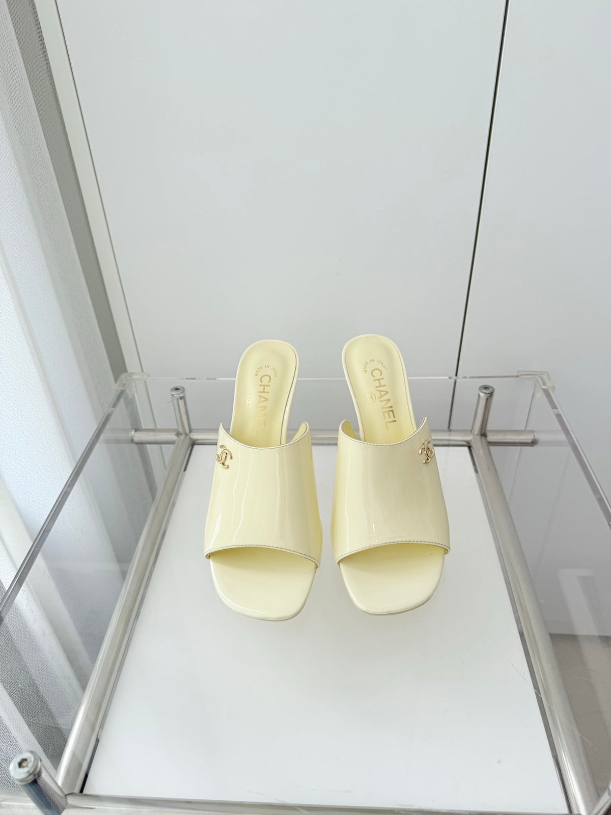 Chanel 26 Sandal 90 Lemon Yellow in Patent Leather 597368