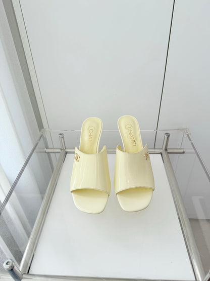 Chanel 26 Sandal 90 Lemon Yellow in Patent Leather 597368