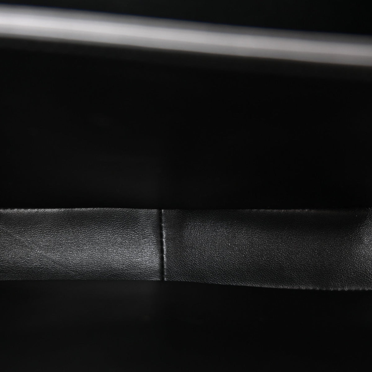 Shiny Calfskin Medium Triomphe Black