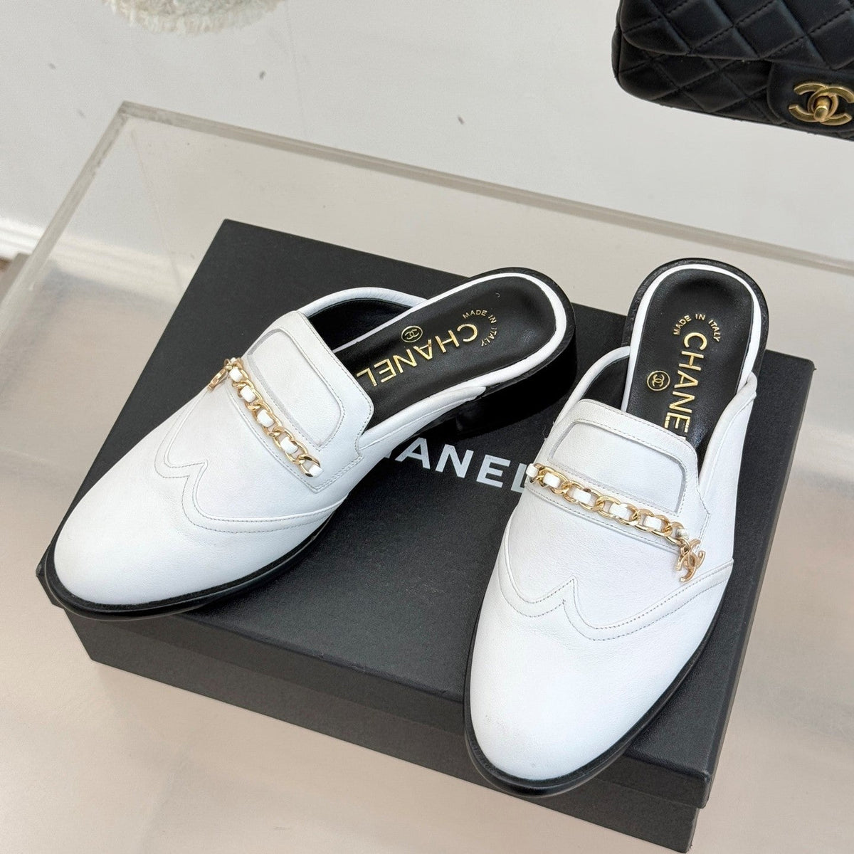 CC 25s Double C Buckle Half-Length Slippers White Calfskin 557700