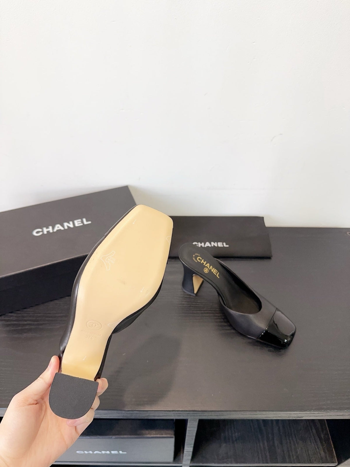CC 26s Half-Slip Black Patent Leather 596642