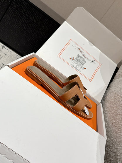 HM 25 Oran Sandal Gold Epsom Etoupe Calfskin
