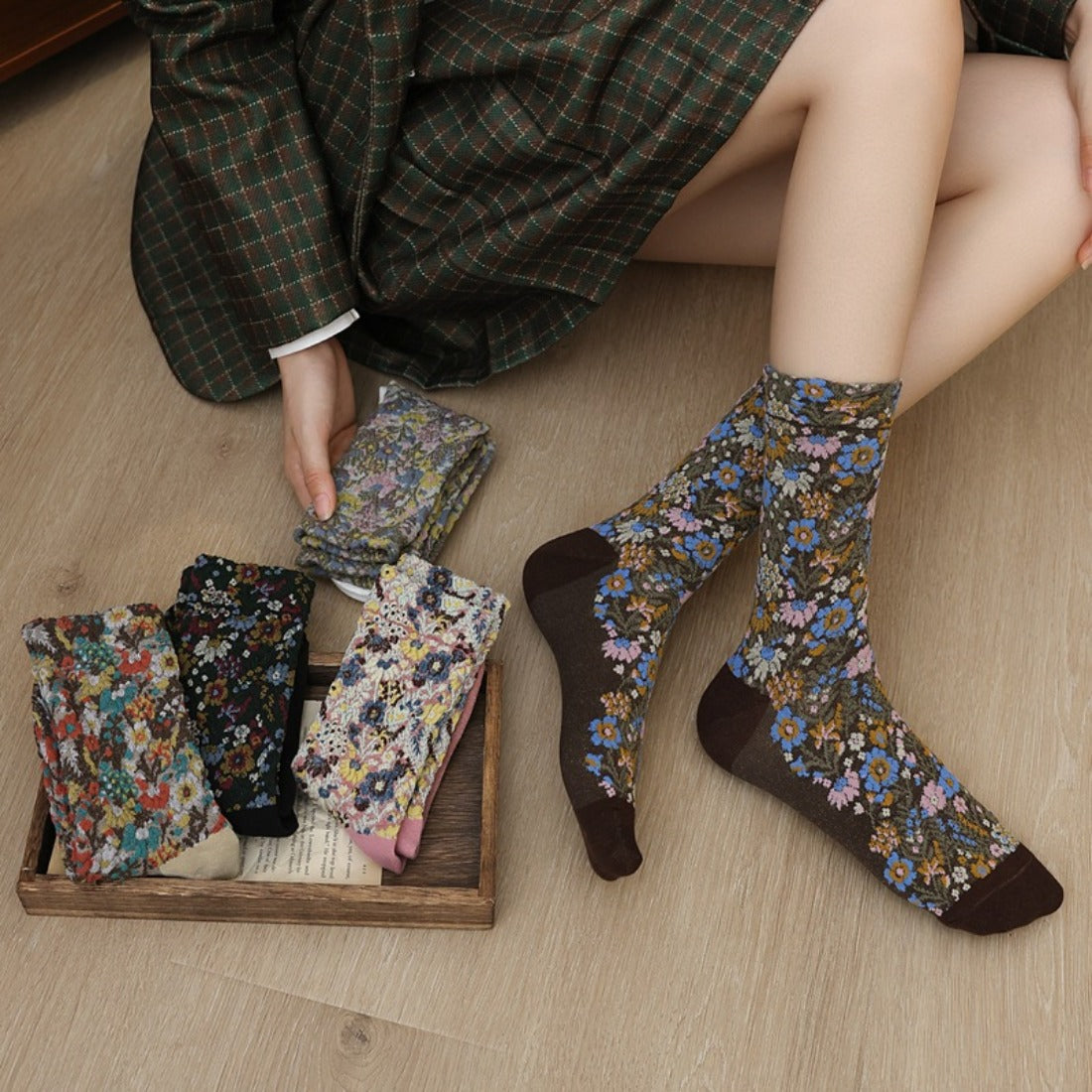 Rufia - 3D Floral Mid-Calf Socks