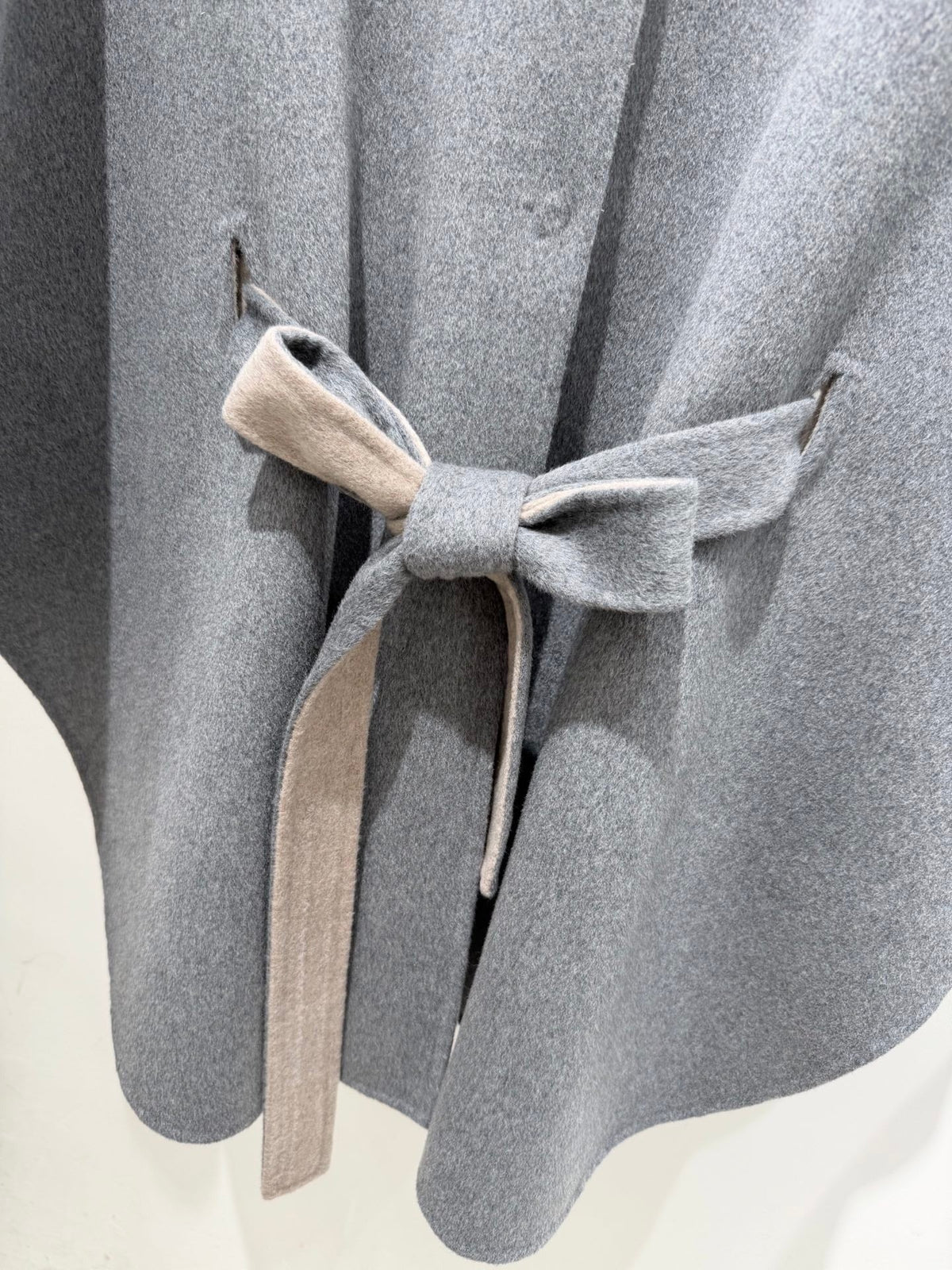 MAX MARA 25S CASHMERE CAPE 025