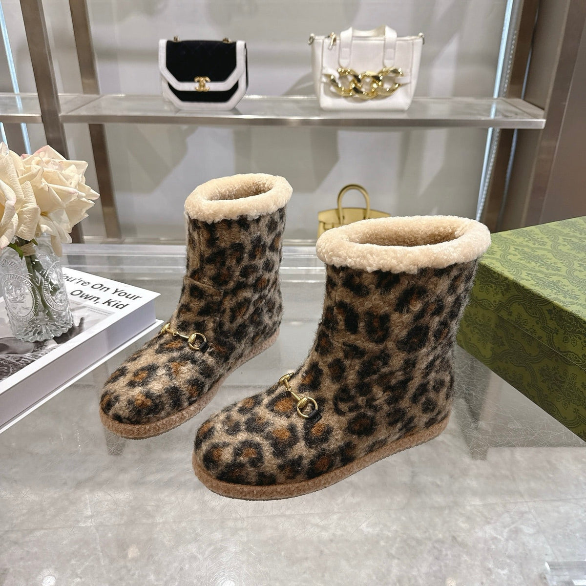 GG Horsebit Snow Leopard Woolen Fleece 576258