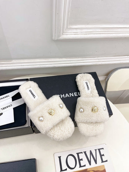 CC 25K Double C Pearl Fur Slippers White Shearing 587001