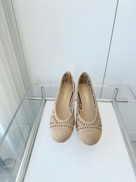 Chanel 26 Ladies 50 Ballet Flats Taupe in Fabric 597339