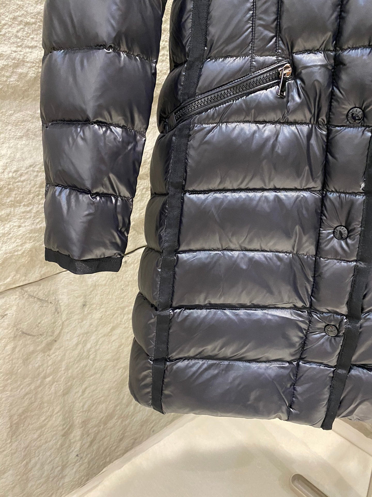 Moncler Puffer Jacket Hood Black Fur 341352