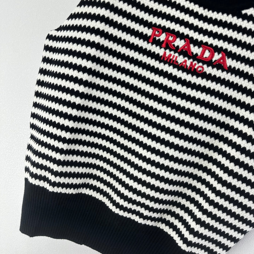 Prada 26s Knit Vest White Black Stripes Ribbed Knit 348998