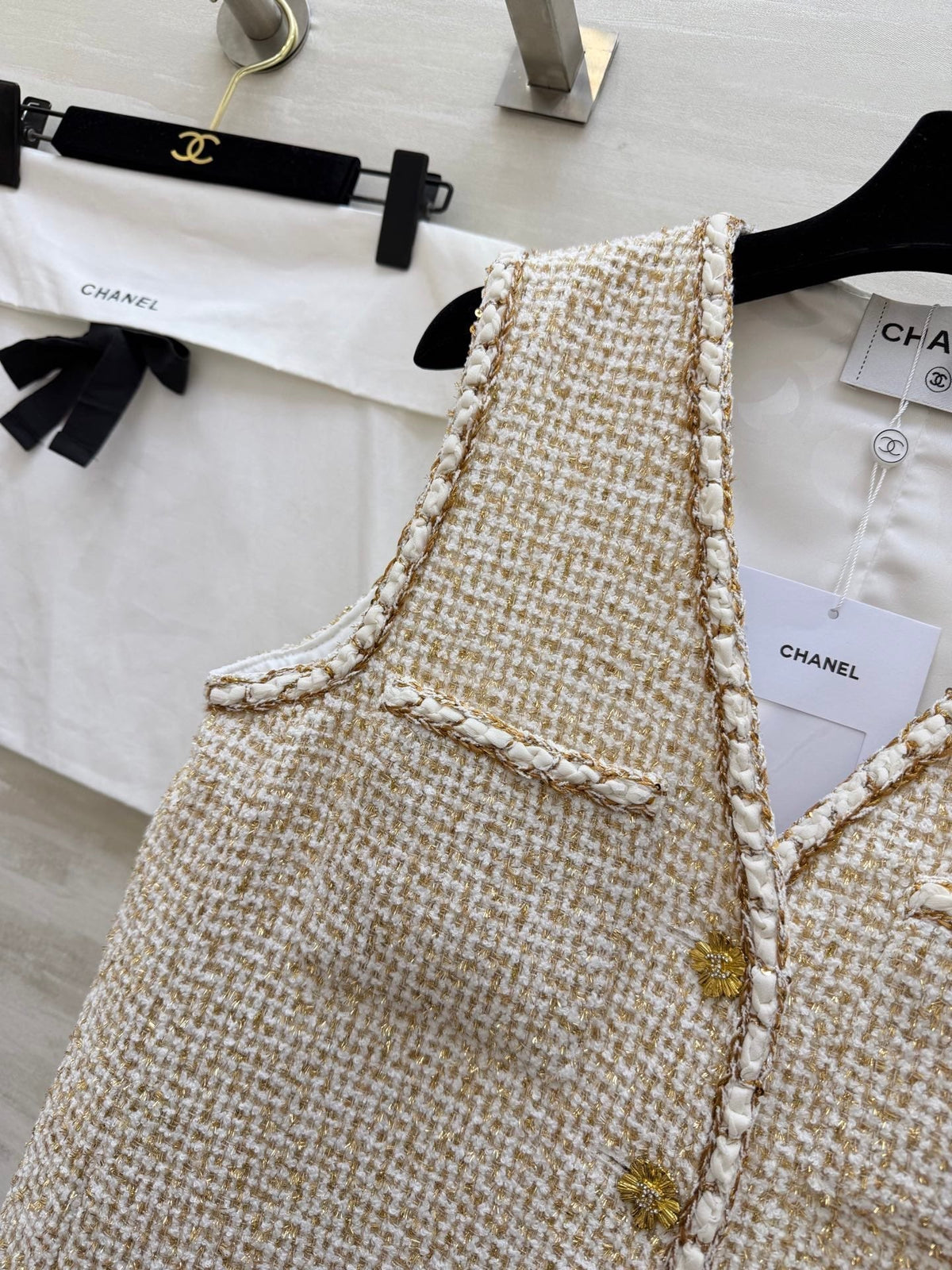 CC 26s Cruise Vest Beige Tweed Weave & Gold Thread