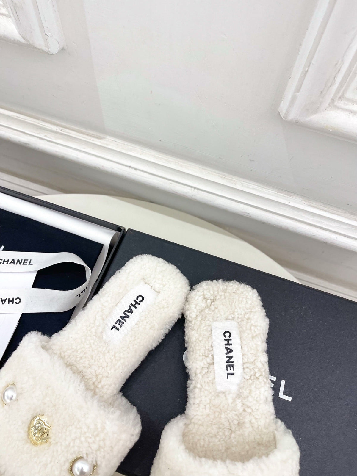 CC 25K Double C Pearl Fur Slippers White Shearing 587001