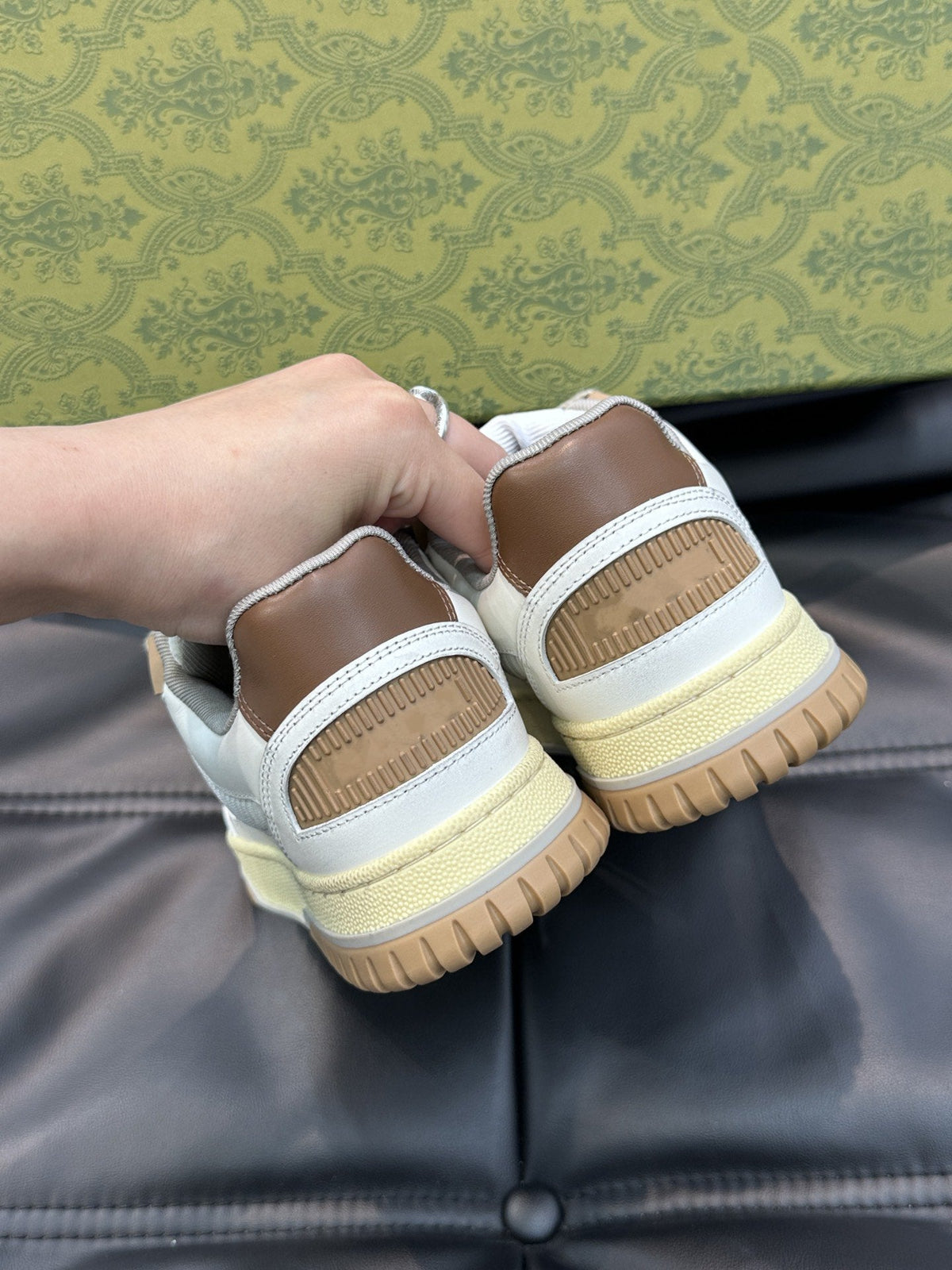 GG WHITE BROWN DISTRESSED EFFECT