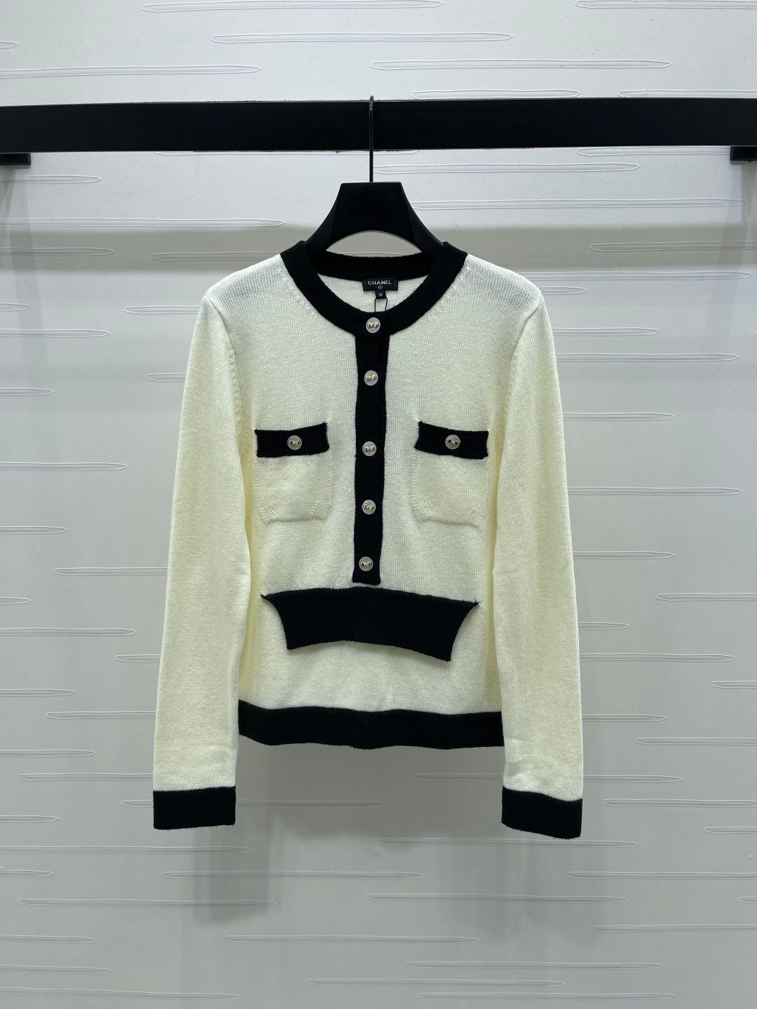 CC 25F Round-Neck Knitted Long-Sleeved Cardigan White Wool
