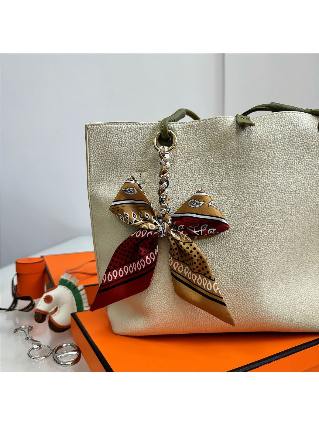 Koco - Elegant Bow Bag Charm