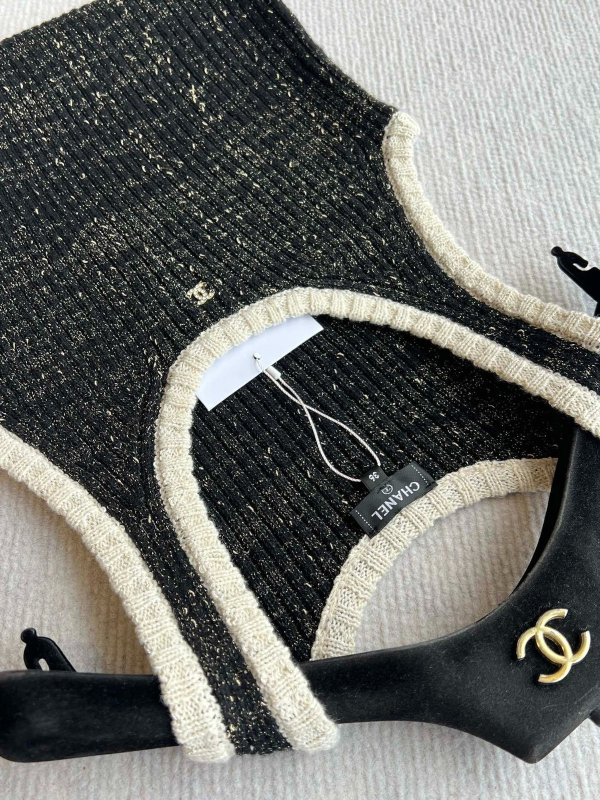 CHANEL SLEEVELESS TOP 269561