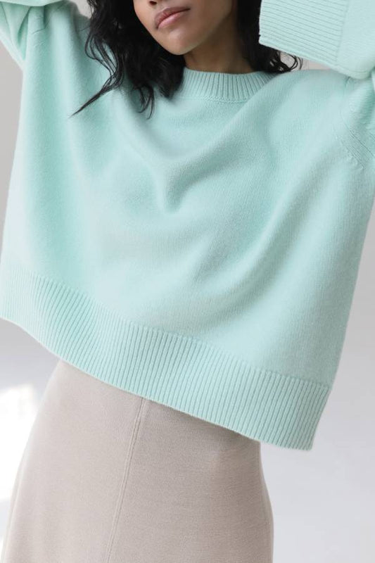 Loose-fitting crew neck wool knitted sweater