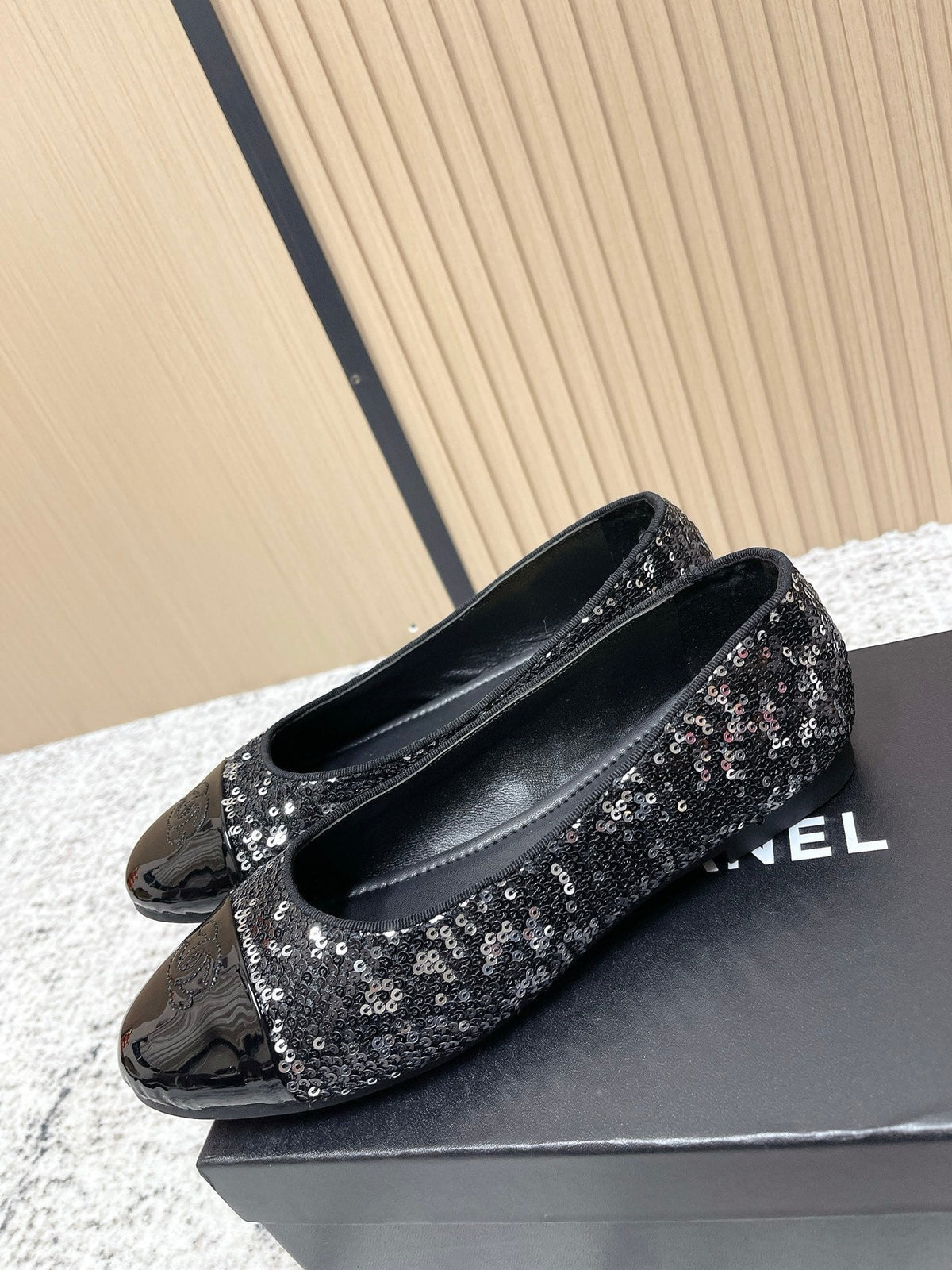 Chanel Coco Mark Ballet Flat Black with Silver in Lambskin 591378