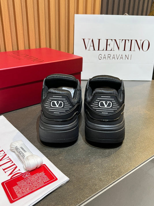 VT 25S Couple Sneakers Black Calfskin 563123