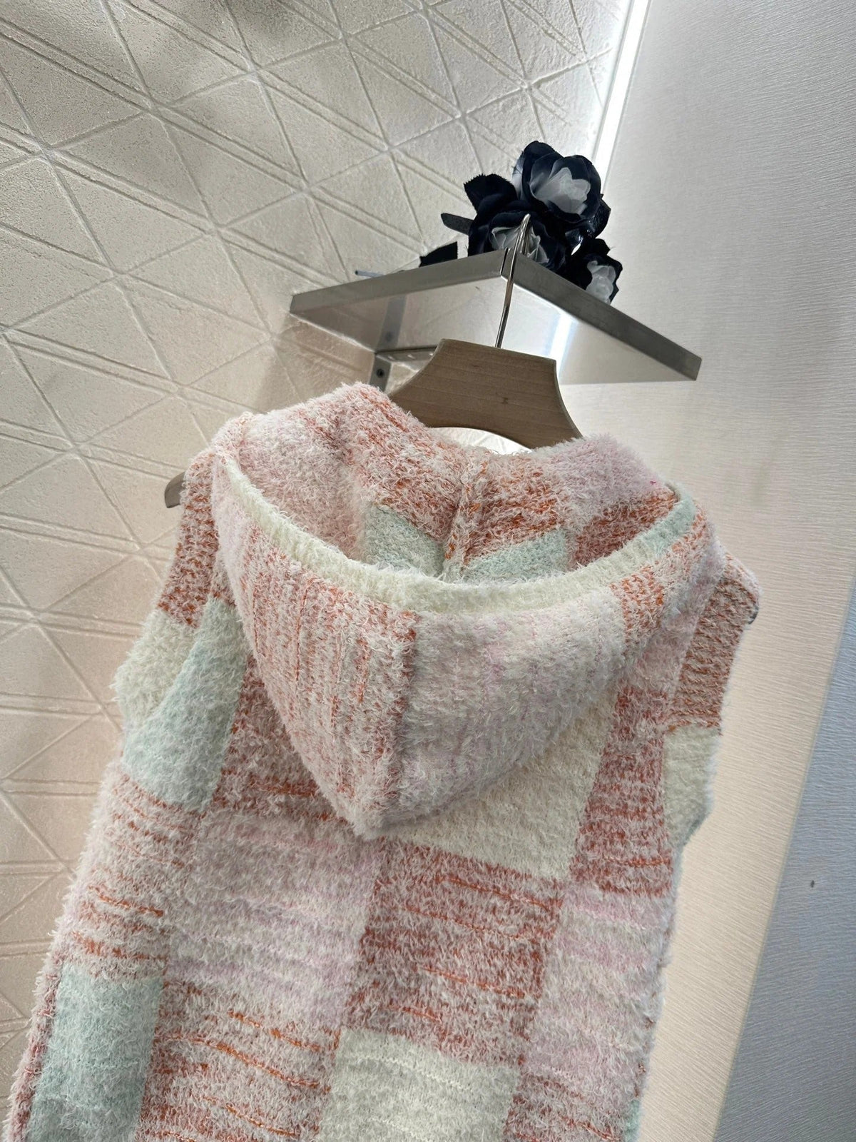 CHANEL SLEEVELESS KNIT HOODIE 276508