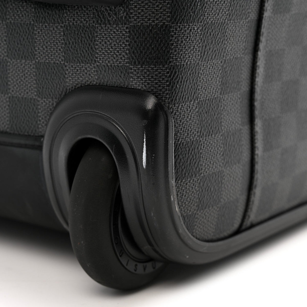 Damier Graphite Pegase 45