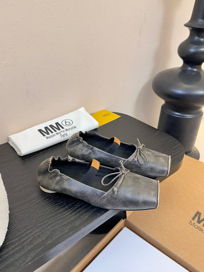 Maison Margiela Split-Toe Retro Mary Jane Black Flat in Cowhide 580453