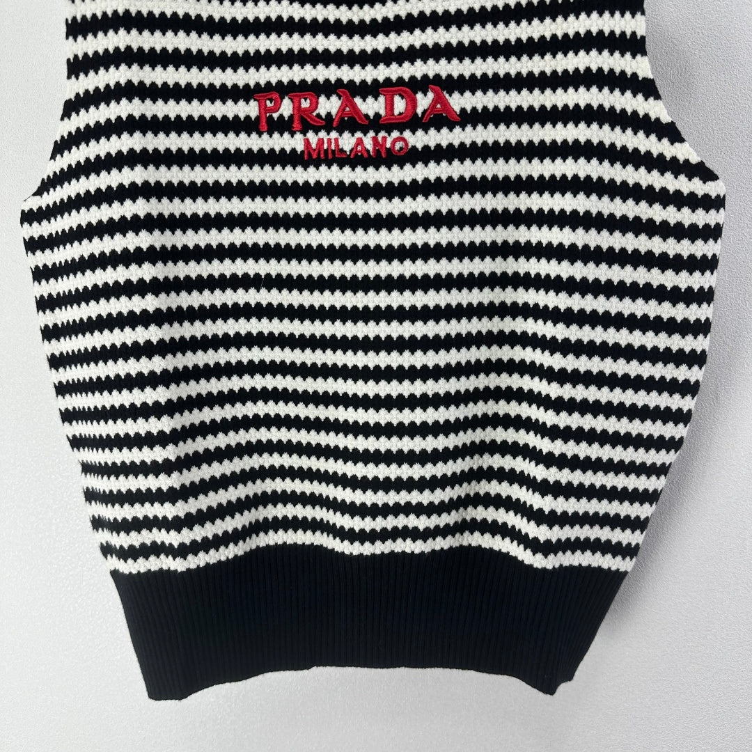 Prada 26s Knit Vest White Black Stripes Ribbed Knit 348998