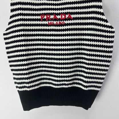Prada 26s Knit Vest White Black Stripes Ribbed Knit 348998