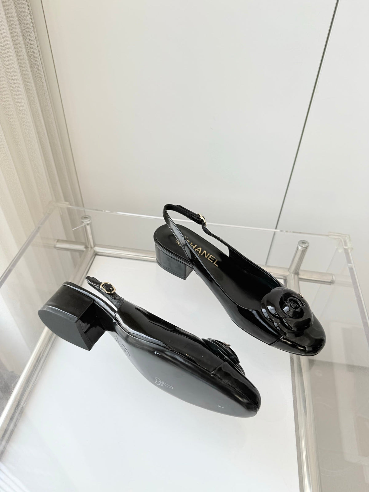 Chanel 26 Camellia High Heels 35 Black in Patent Leather 597414