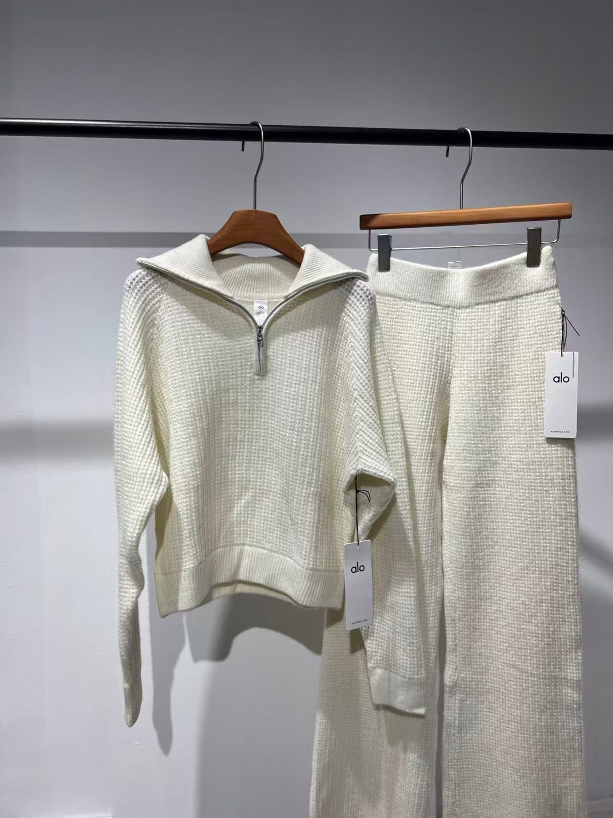 Alo Yoga Cashmere Plush Waffle