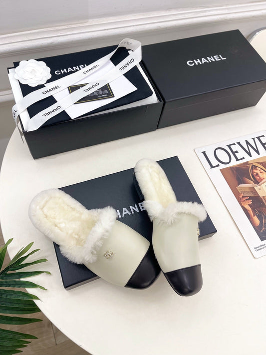 CC 25K Double C Pearl Fur Slippers Black Warm Beige Calfskin Shearing 586998