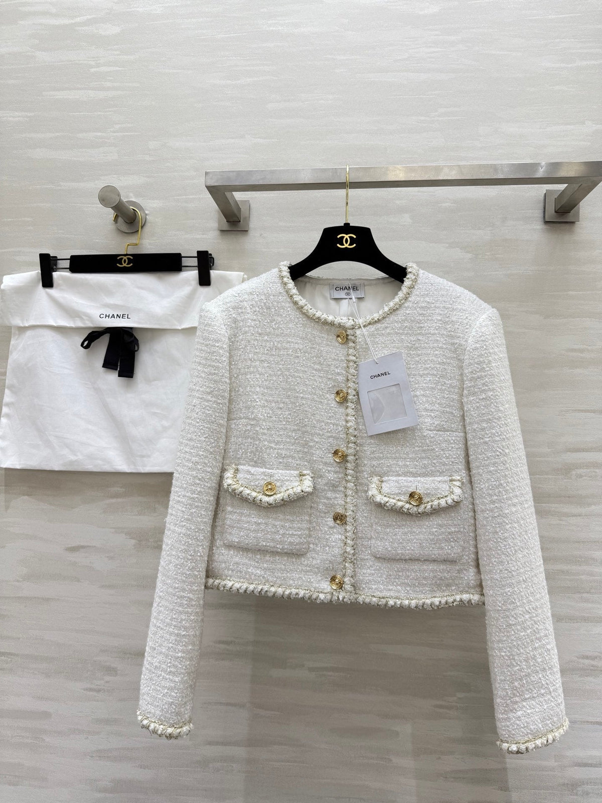CC 25A Classic Round Neckline Short Jacket White Tweed