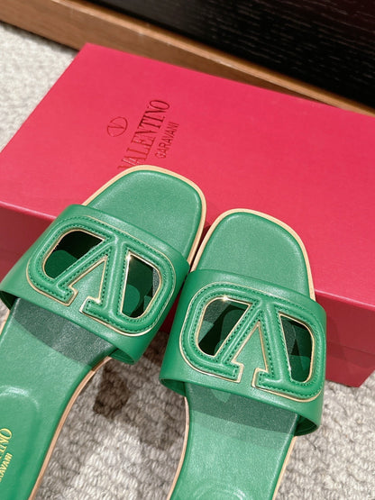 VLOGO CUT-OUT EMERALD GREEN CALFSKIN SLIDE SANDAL