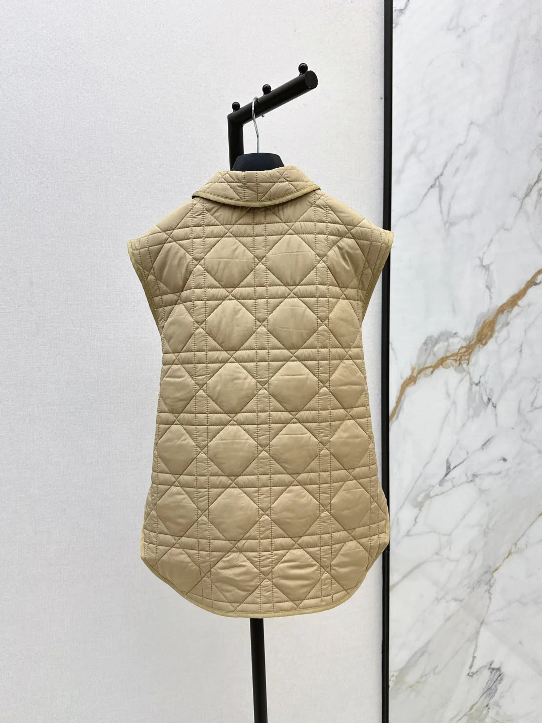 DIOR 25S SLEEVELESS QUILTED VEST 527