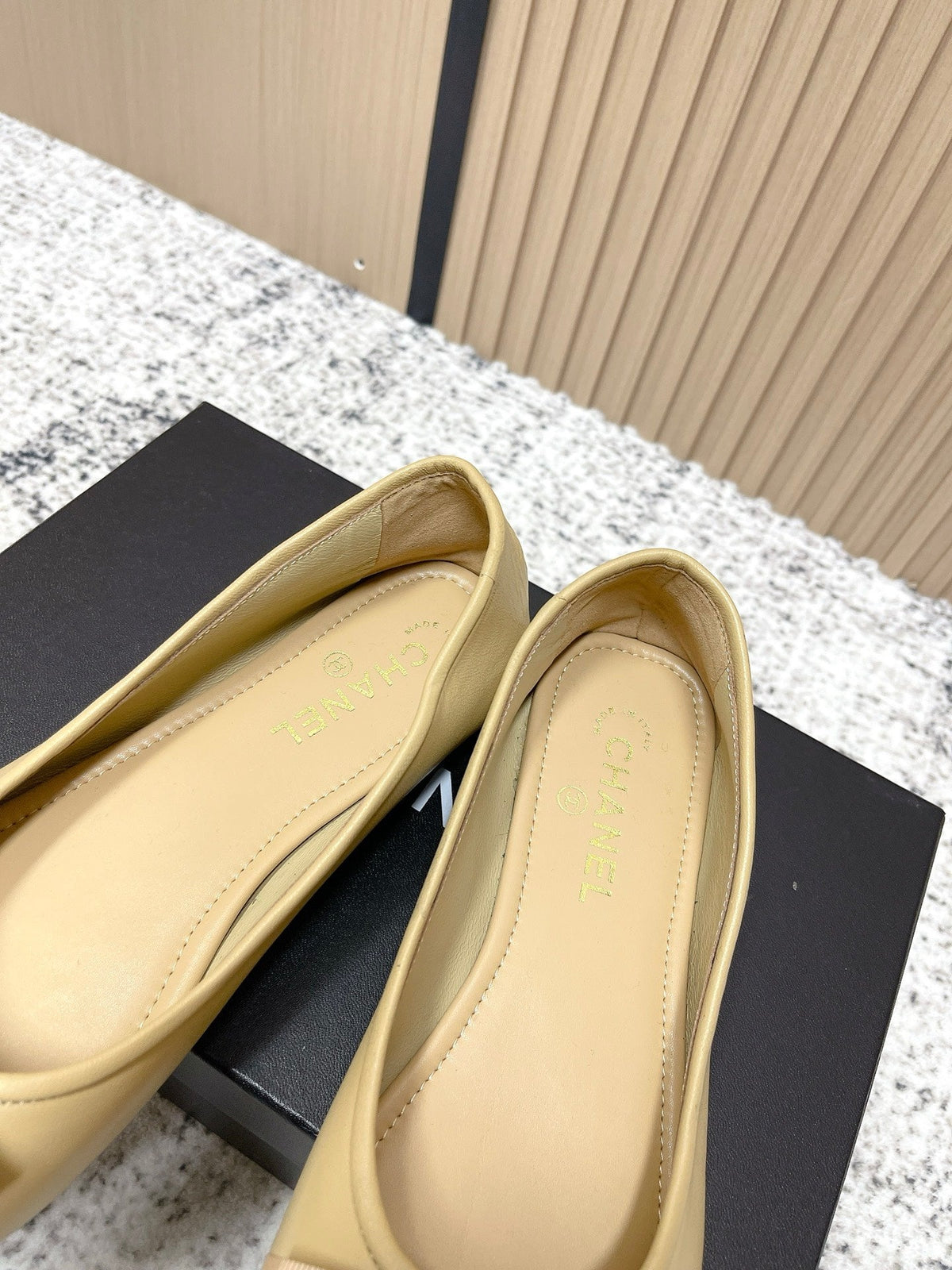 Chanel Interlocking CC Logo Beige Black Ballet Flat in Lambskin 591390