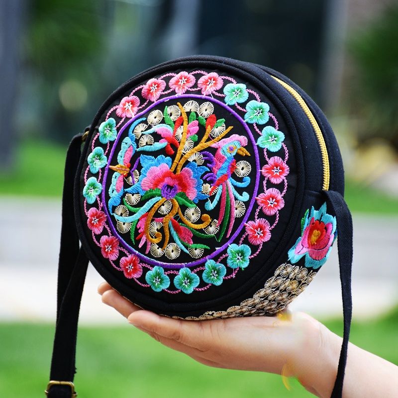 New Spring And Summer Women'S Messenger Bag Ethnic Embroidery Fashion Leisure Simple And Versatile One Shoulder Mobile Phone Bag