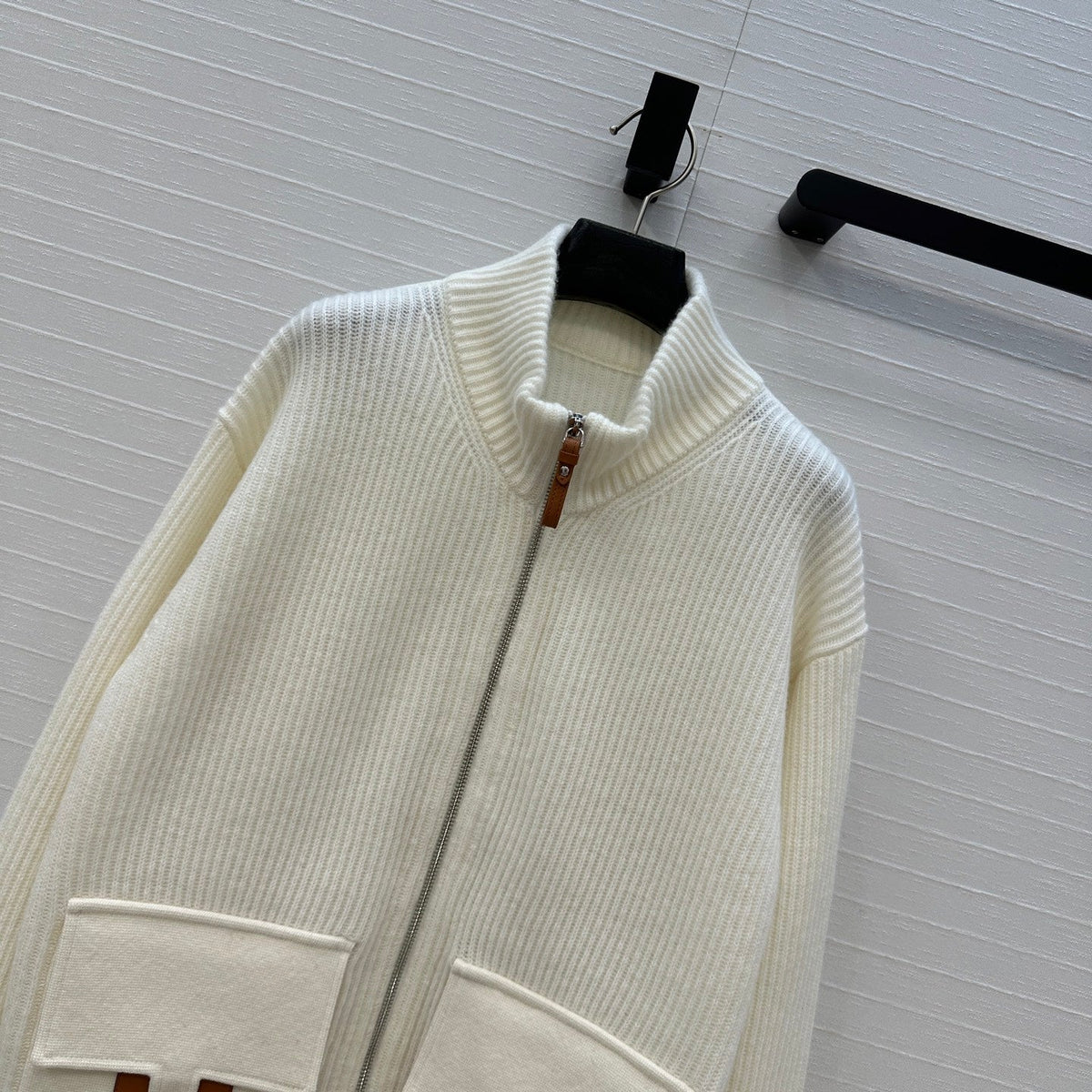 HM 25S Zipped Jacket H Leather Pockets in White Cashmere