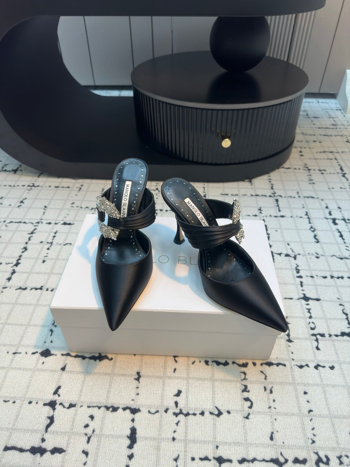 Manolo Satin Maidugura Mules 90mm Black Satin