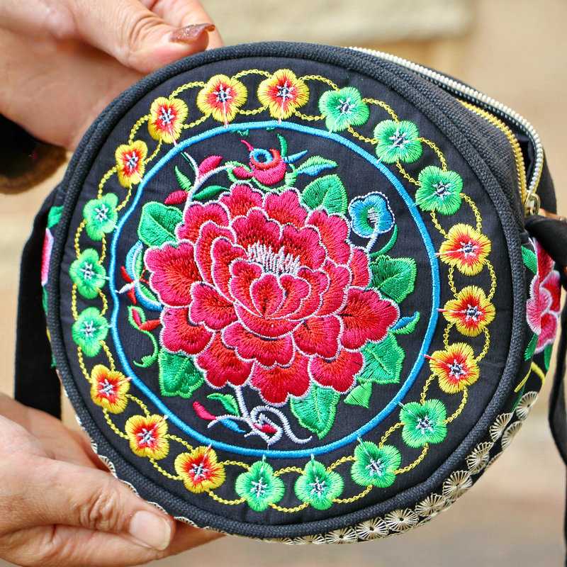 New Ethnic Style Embroidery Bag Retro Canvas Leisure Small Round Bag Women'S Bag Exquisite One Shoulder Oblique Straddle Bag