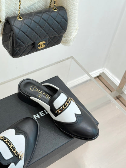 CC 25s Double C Buckle Half-Length Slippers Black White Calfskin 557702