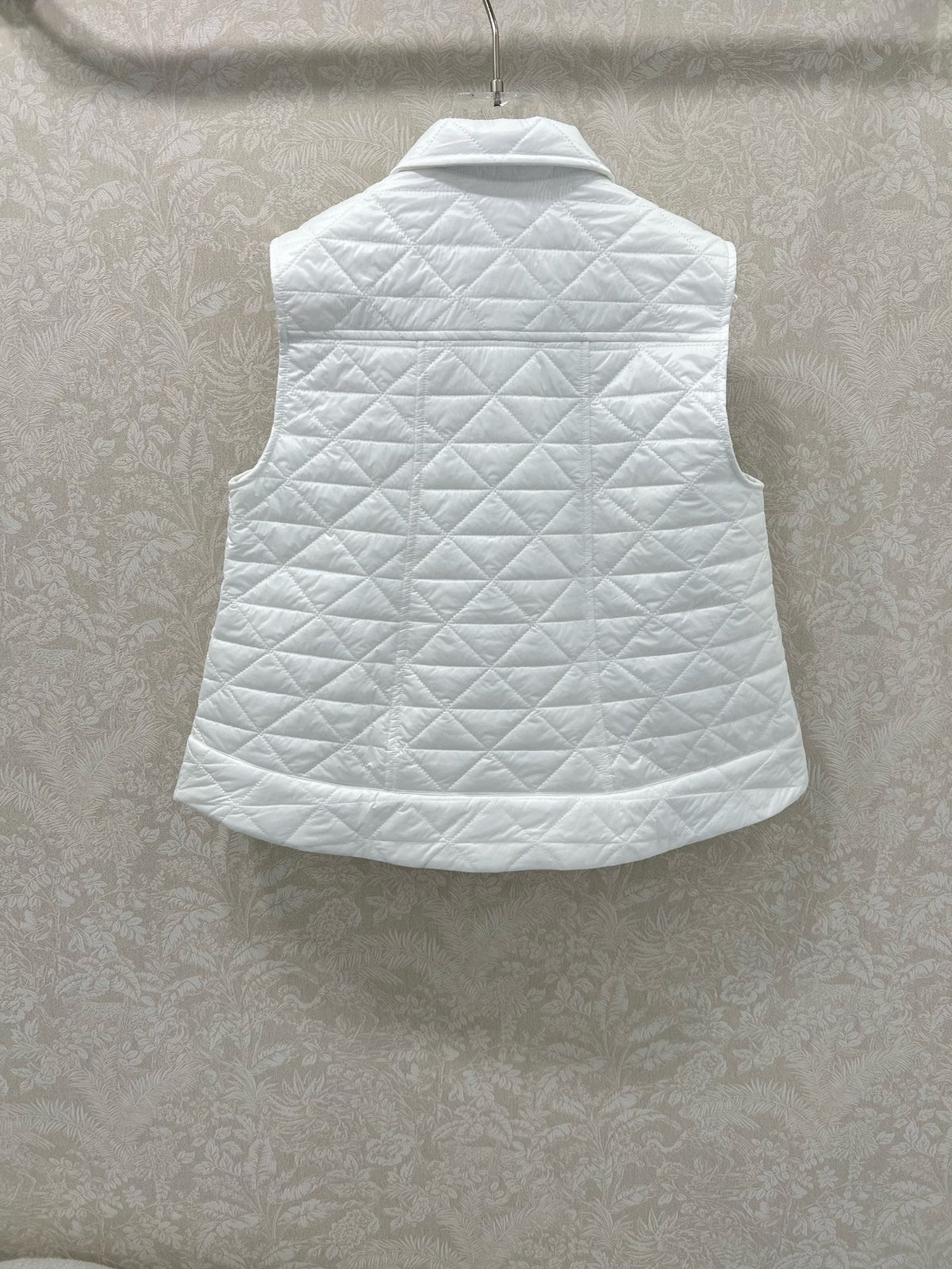 MONCLER 25S DOWN VEST IN WHITE 099