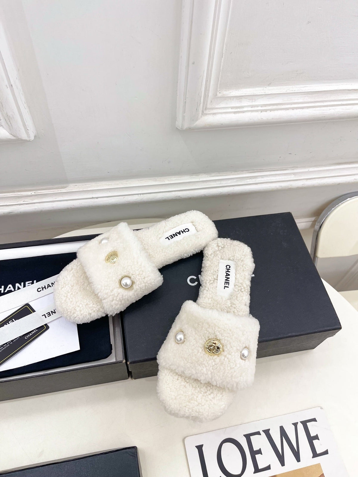 CC 25K Double C Pearl Fur Slippers White Shearing 587001