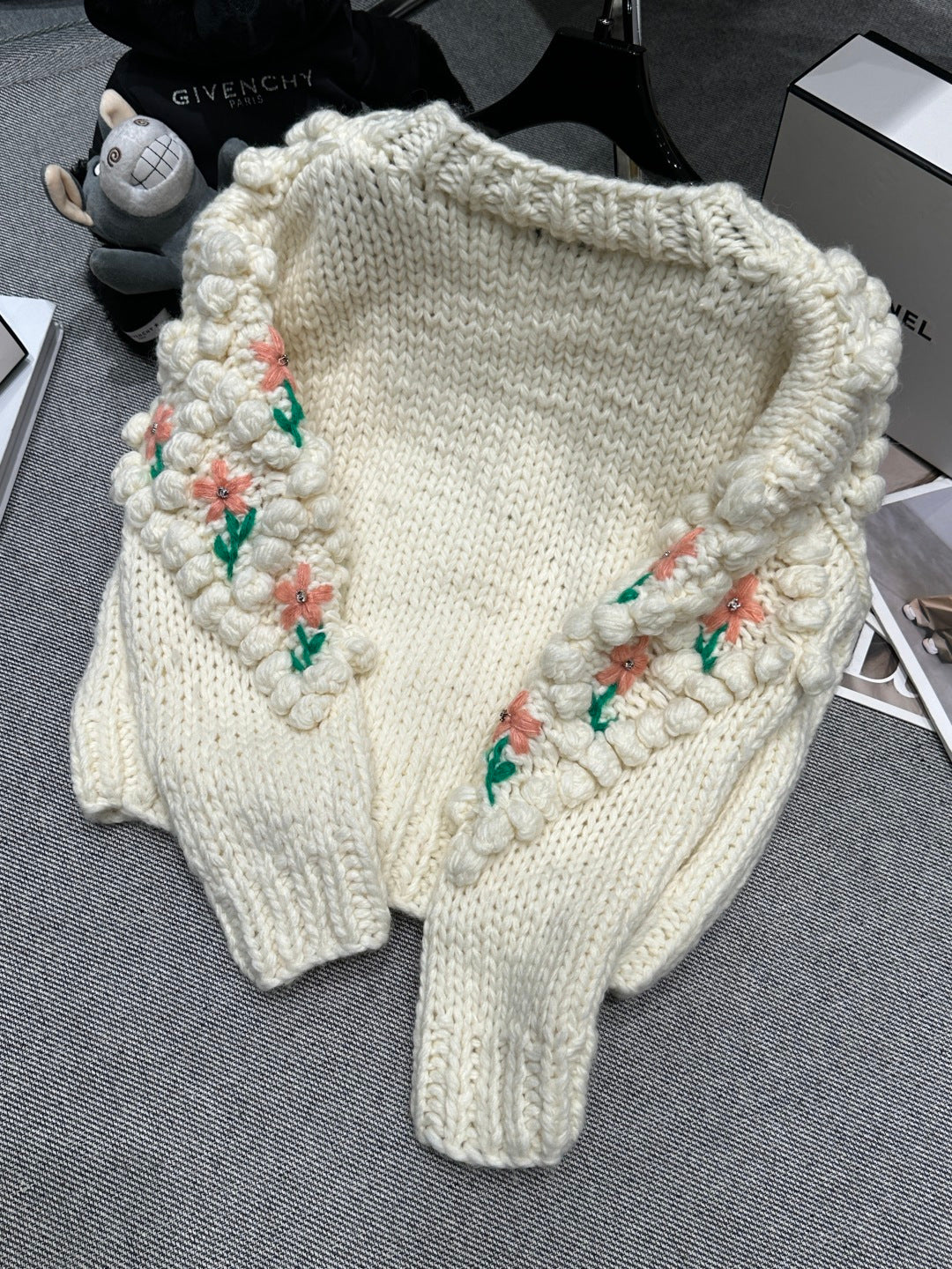 Chanel 26 Early Spring New Knit Cardigan Off-White in Wool Blend 800129