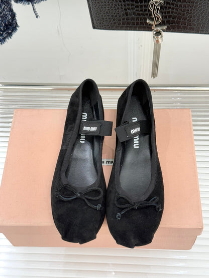 Miu Classic Bow Letter Ballet Flat Black Suede 571003