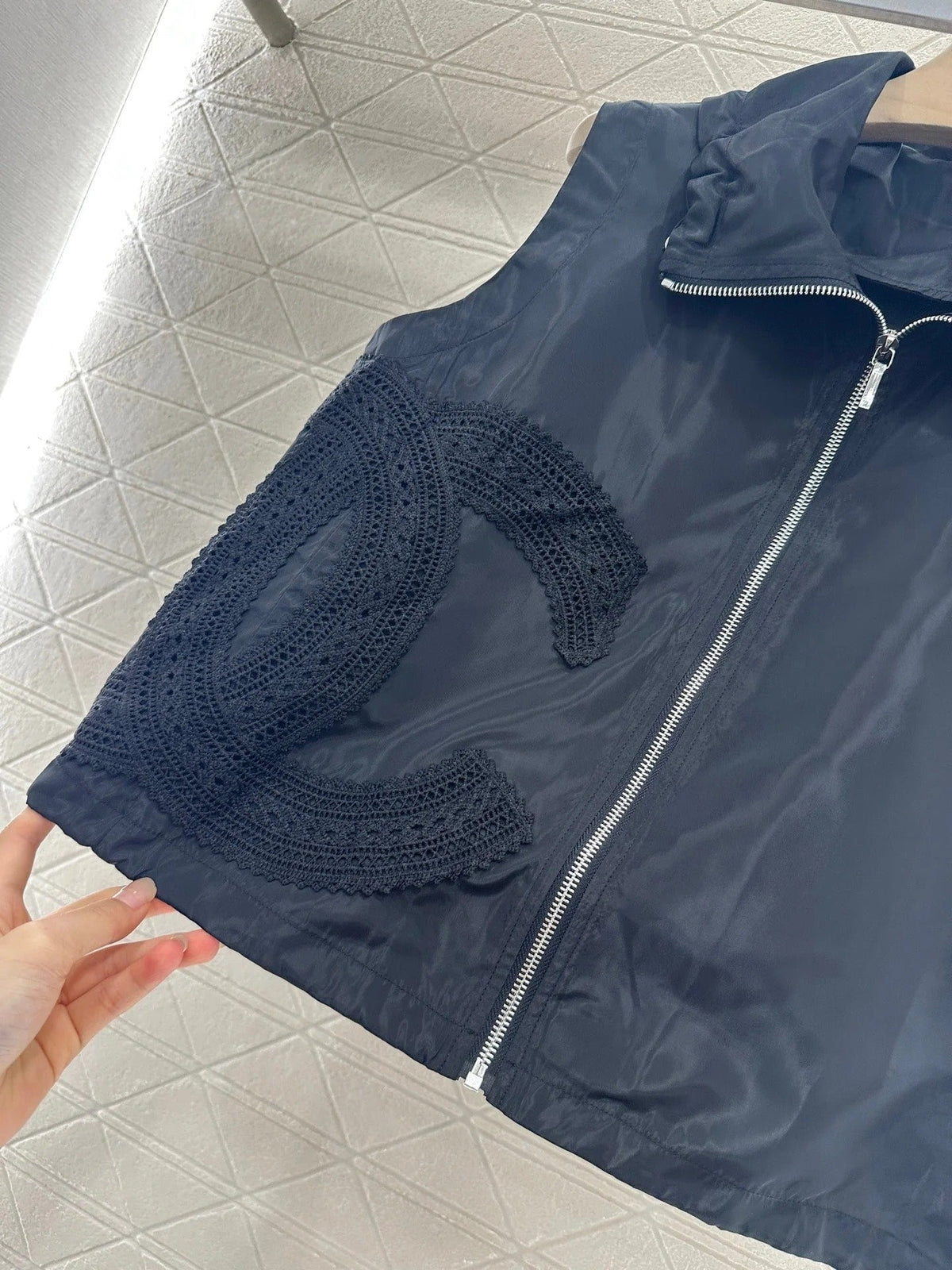 CHANEL SLEEVELESS TOP 272317