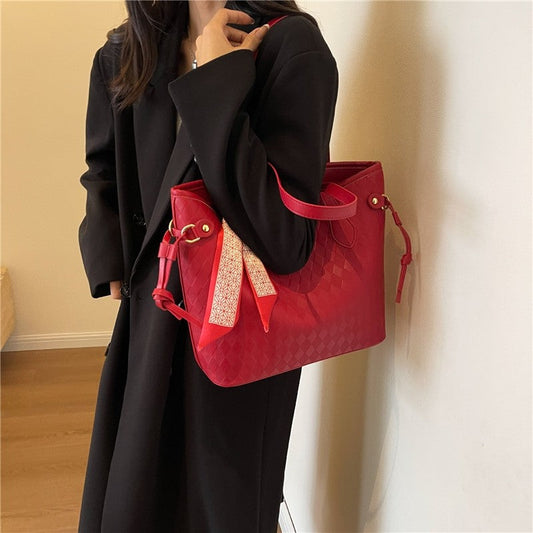 Retro Handbag With Pendant