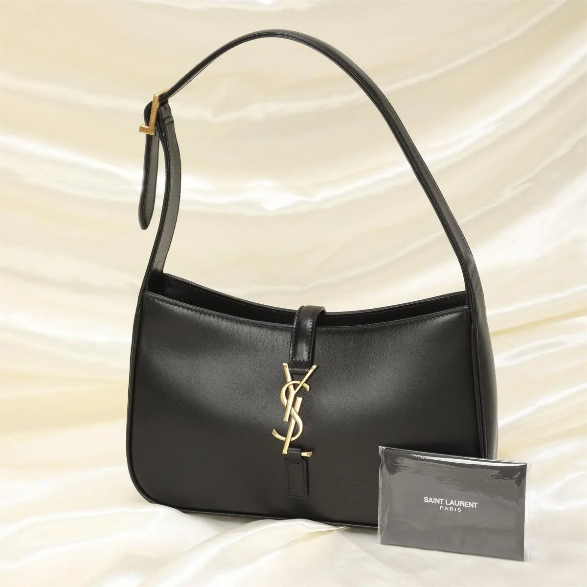 Saint Laurent Le 5 À 7 Hobo Bag In Patent Leather - Black - Women